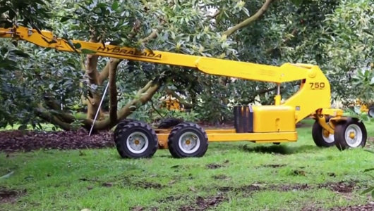 Telescopic-boom-adds-versatility-by-extending-and-retracting-the-boom-independent-to-the-chassis.